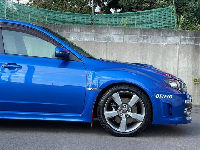 インプレッサ ＷＲＸ　ＳＴｉ　／大型リアウィング／純正ウィング有り／０２Ｃ／純正ハーフレザー／クラッチＯＨ済／ナビ／ＨＩＤヘッドライト／純正１８ＡＷ／ピレリ製スタッドレス／保証書／取説／記録簿／スペアキー（33枚目）