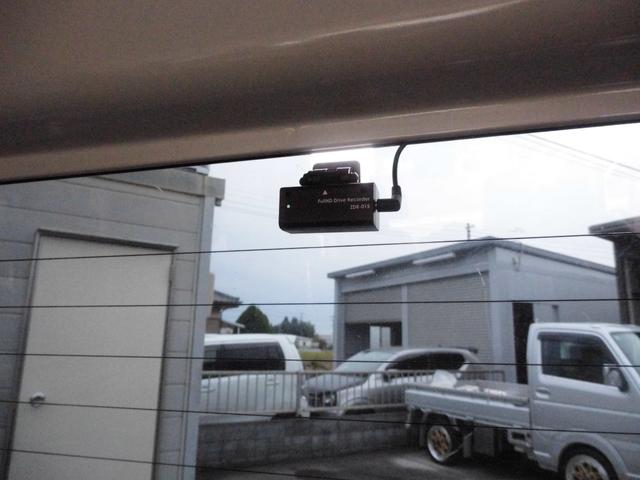 エブリイワゴン PZターボスペシャル HIDライト フォグランプ ローダウン 15インチアルミ メッキミラーカバー ルーフスポイラー 両側パワースライドドア 8インチナビ地デジバックカメラ ETC ドライブレコーダー 黒革調シートカバー(30枚目)