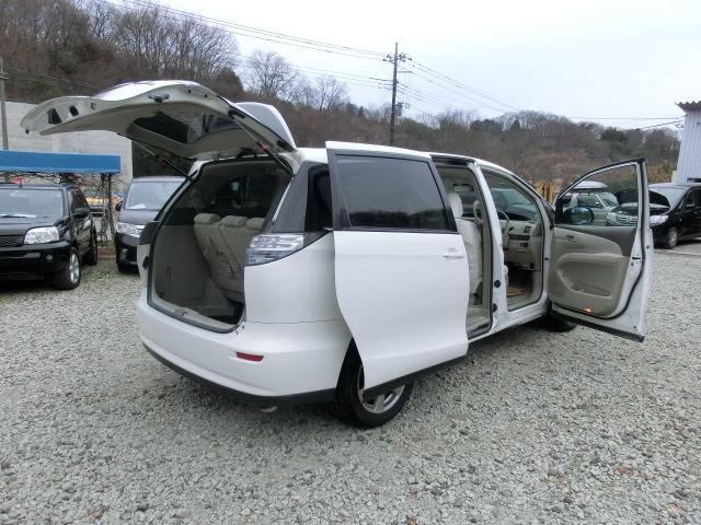 エスティマハイブリッド Ｇ　４ＷＤ　保証付き　パワーウインドウ　エアバック　オートクルーズ　エアコン　ＥＴＣ車載器　パワステ　Ｗエアコン　ＡＷ　ＡＢＳ　フロントカメラ　運転席パワーシート　ＤＶＤ再生機能　３列シート　サイドカメラ　イモビ　ナビ（27枚目）