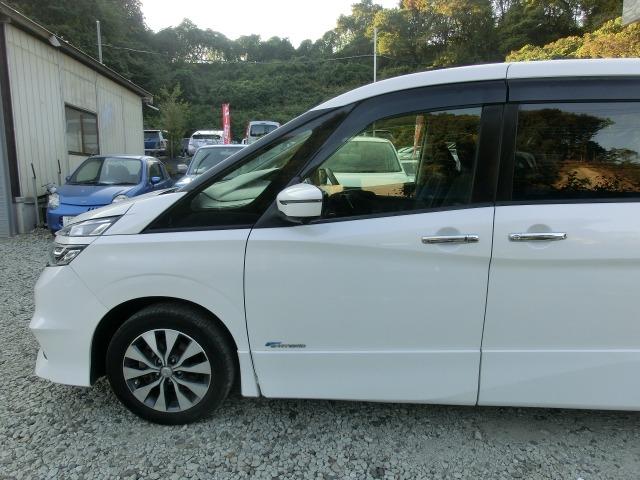 セレナ ハイウェイスター保証付き　フルフラット　衝突安全ボディ　ダブルエアコン　スマートキー＆プッシュスタート　ベンチシート　メモリーナビゲーション　ＬＥＤ　キーレス　ナビＴＶ　横滑防止装置　ＥＴＣ車載器　ダブルエアバック　３列シート（16枚目）