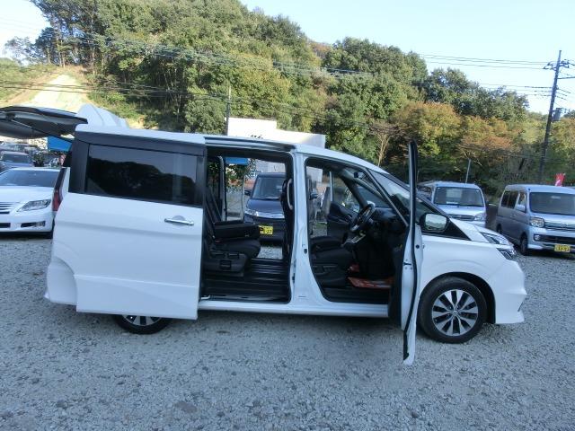 セレナ ハイウェイスター保証付き　フルフラット　衝突安全ボディ　ダブルエアコン　スマートキー＆プッシュスタート　ベンチシート　メモリーナビゲーション　ＬＥＤ　キーレス　ナビＴＶ　横滑防止装置　ＥＴＣ車載器　ダブルエアバック　３列シート（28枚目）