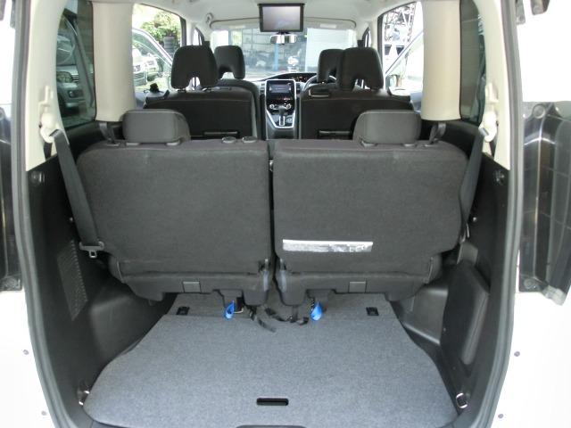 セレナ ハイウェイスター保証付き　フルフラット　衝突安全ボディ　ダブルエアコン　スマートキー＆プッシュスタート　ベンチシート　メモリーナビゲーション　ＬＥＤ　キーレス　ナビＴＶ　横滑防止装置　ＥＴＣ車載器　ダブルエアバック　３列シート（29枚目）