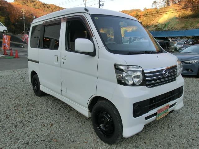 アトレーワゴン カスタムターボＲ　４ＷＤ　保証付き　パワステ　盗難防止システム　ＡＡＣ　Ｗエアバック　キーレスエントリー　ベンチシート　衝突安全ボディ　ＡＢＳ　エアバッグ　パワーウィンドゥ（3枚目）