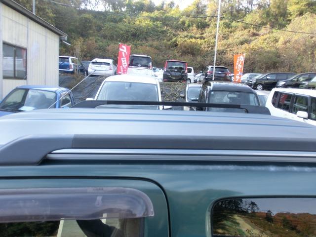 ジムニー ランドベンチャーパートタイム４ＷＤ　保証付き　前席パワーウインドウ　助手席エアバック　運転席エアバッグ　革シート　ＰＳ　衝突安全ボディ　ＡＢＳ付　シートヒータ　ＥＴＣ　ＡＴエアコン　４ＷＤ車　ターボー（8枚目）