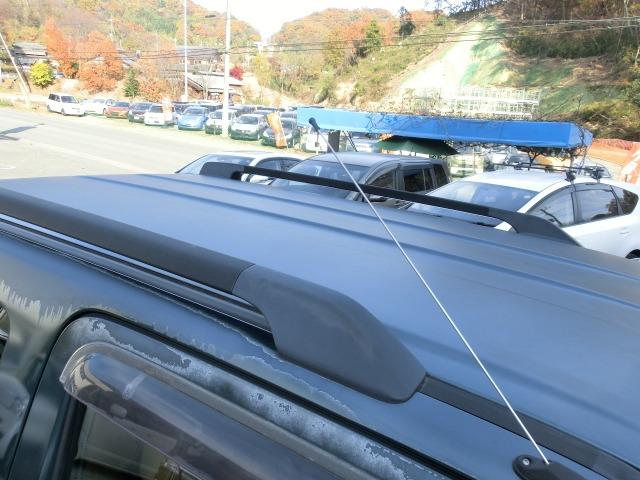 ジムニー ランドベンチャーパートタイム４ＷＤ　保証付き　前席パワーウインドウ　助手席エアバック　運転席エアバッグ　革シート　ＰＳ　衝突安全ボディ　ＡＢＳ付　シートヒータ　ＥＴＣ　ＡＴエアコン　４ＷＤ車　ターボー（10枚目）