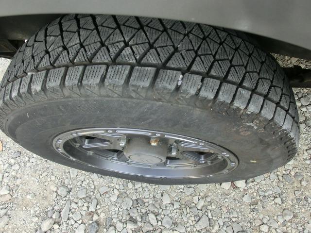 ジムニー ランドベンチャーパートタイム４ＷＤ　保証付き　前席パワーウインドウ　助手席エアバック　運転席エアバッグ　革シート　ＰＳ　衝突安全ボディ　ＡＢＳ付　シートヒータ　ＥＴＣ　ＡＴエアコン　４ＷＤ車　ターボー（11枚目）