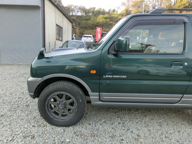 ジムニー ランドベンチャーパートタイム４ＷＤ　保証付き　前席パワーウインドウ　助手席エアバック　運転席エアバッグ　革シート　ＰＳ　衝突安全ボディ　ＡＢＳ付　シートヒータ　ＥＴＣ　ＡＴエアコン　４ＷＤ車　ターボー（16枚目）
