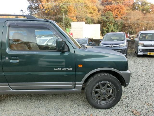ジムニー ランドベンチャーパートタイム４ＷＤ　保証付き　前席パワーウインドウ　助手席エアバック　運転席エアバッグ　革シート　ＰＳ　衝突安全ボディ　ＡＢＳ付　シートヒータ　ＥＴＣ　ＡＴエアコン　４ＷＤ車　ターボー（23枚目）