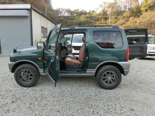 ジムニー ランドベンチャーパートタイム４ＷＤ　保証付き　前席パワーウインドウ　助手席エアバック　運転席エアバッグ　革シート　ＰＳ　衝突安全ボディ　ＡＢＳ付　シートヒータ　ＥＴＣ　ＡＴエアコン　４ＷＤ車　ターボー（24枚目）