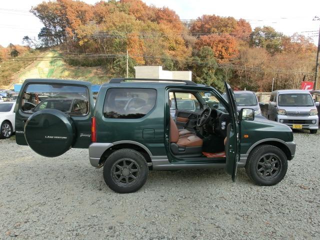 ジムニー ランドベンチャーパートタイム４ＷＤ　保証付き　前席パワーウインドウ　助手席エアバック　運転席エアバッグ　革シート　ＰＳ　衝突安全ボディ　ＡＢＳ付　シートヒータ　ＥＴＣ　ＡＴエアコン　４ＷＤ車　ターボー（28枚目）
