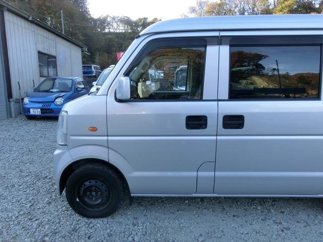 エブリイ ジョインターボ　イモビライザー　１オーナー車　オートエアコン　パワーウィンドゥ　運転席助手席エアバック　フルタイム４ＷＤ　ターボ　運転席エアバッグ　パワーステアリング　衝突安全ボディ　ＡＢＳ　ワイヤレスキー（16枚目）