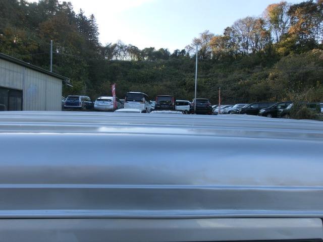 エブリイ ＰＡリミテッド　盗難防止　衝撃安全ボディー　フロントパワーウインドウ　キーレスキー　助手席エアバック　エアバック　パワステ　ＡＣ　４ＷＤ車　横滑り防止　ＡＢＳ　オートライト（8枚目）