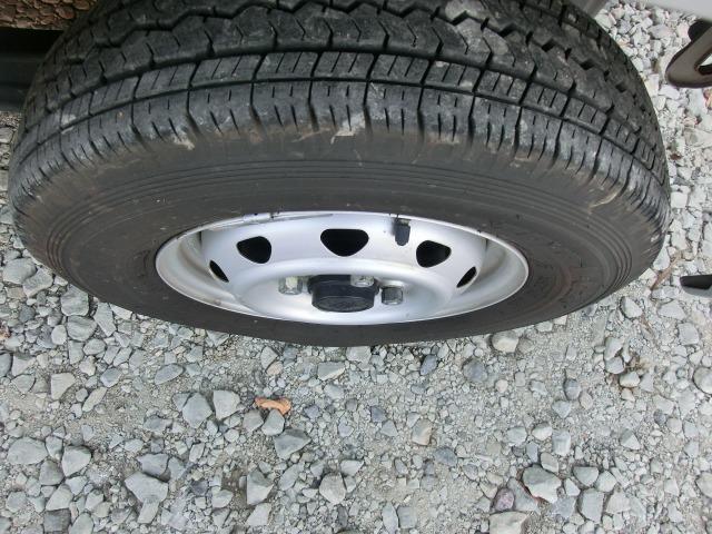 エブリイ ＰＡリミテッド　盗難防止　衝撃安全ボディー　フロントパワーウインドウ　キーレスキー　助手席エアバック　エアバック　パワステ　ＡＣ　４ＷＤ車　横滑り防止　ＡＢＳ　オートライト（14枚目）