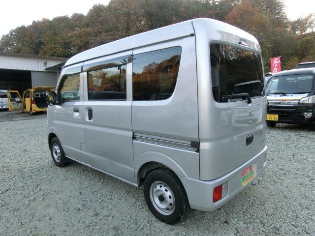 エブリイ ＰＡリミテッド　盗難防止　衝撃安全ボディー　フロントパワーウインドウ　キーレスキー　助手席エアバック　エアバック　パワステ　ＡＣ　４ＷＤ車　横滑り防止　ＡＢＳ　オートライト（18枚目）