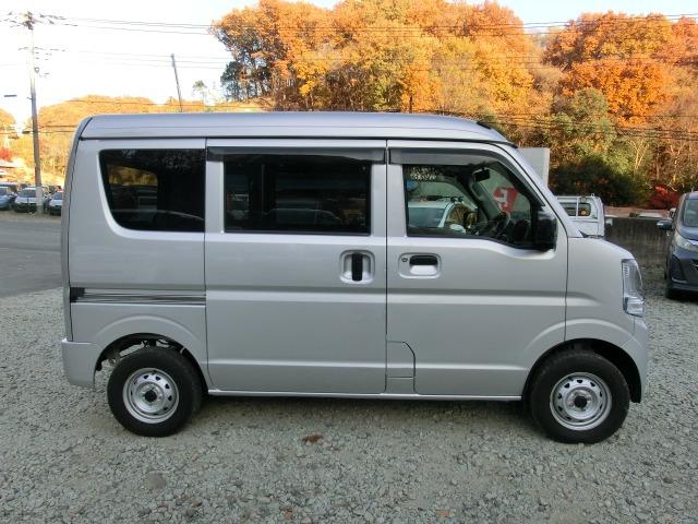 エブリイ ＰＡリミテッド　盗難防止　衝撃安全ボディー　フロントパワーウインドウ　キーレスキー　助手席エアバック　エアバック　パワステ　ＡＣ　４ＷＤ車　横滑り防止　ＡＢＳ　オートライト（21枚目）