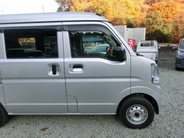 エブリイ ＰＡリミテッド　盗難防止　衝撃安全ボディー　フロントパワーウインドウ　キーレスキー　助手席エアバック　エアバック　パワステ　ＡＣ　４ＷＤ車　横滑り防止　ＡＢＳ　オートライト（23枚目）