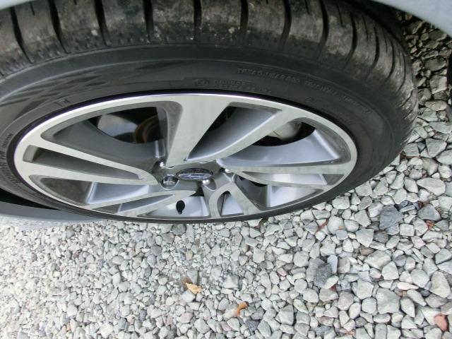 レヴォーグ １．６ＧＴ－Ｓアイサイト　４ＷＤ　ターボ　保証付き　後カメラ　ＥＴＣ装備　Ｐシート　レーンキープＡ　横滑防止装置　ＵＳＢポート　軽減ブレーキ　アクセスキー　Ｂｌｕｅｔｏｏｔｈ対応　地デジＴＶ　フルオートエアコン　ナビＴＶ　イモビライザー（13枚目）