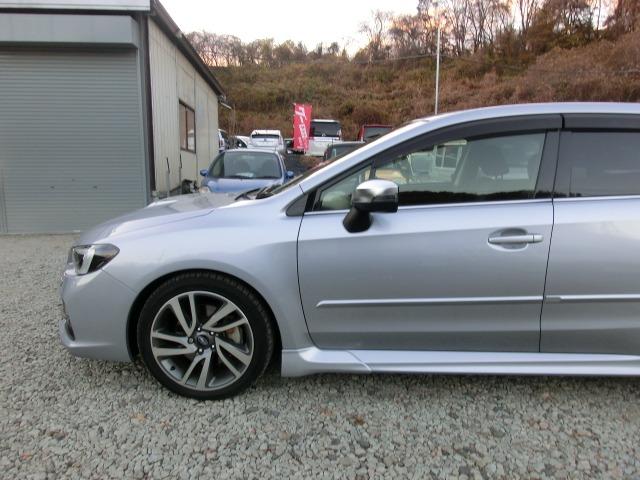 レヴォーグ １．６ＧＴ－Ｓアイサイト　４ＷＤ　ターボ　保証付き　後カメラ　ＥＴＣ装備　Ｐシート　レーンキープＡ　横滑防止装置　ＵＳＢポート　軽減ブレーキ　アクセスキー　Ｂｌｕｅｔｏｏｔｈ対応　地デジＴＶ　フルオートエアコン　ナビＴＶ　イモビライザー（16枚目）