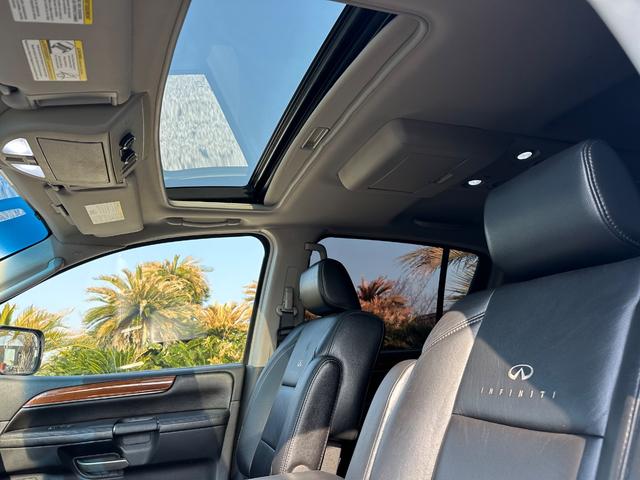 ＱＸ５６ 　後期　スマートキー　サンルーフ　パワーゲート　社外ナビ　シートヒーター　ステアリングヒーター　インフィニティクロック　社外ナビ　革シート（17枚目）