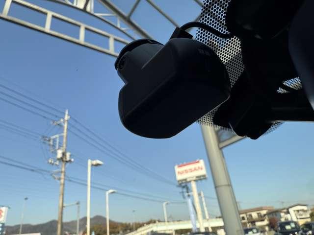 キックス １．２　Ｘ　（ｅ－ＰＯＷＥＲ）　プロパイロット・アラウンドビューモニター　ナビ＆ＴＶ　クルコン　スマートキー　レーンアシスト　パワーステアリング　盗難防止システム　ドライブレコーダー　ＥＴＣ　メモリーナビ　サイドエアバッグ　アルミ　ＡＡＣ　キーレス　パワーウィンドウ　ＡＢＳ（7枚目）