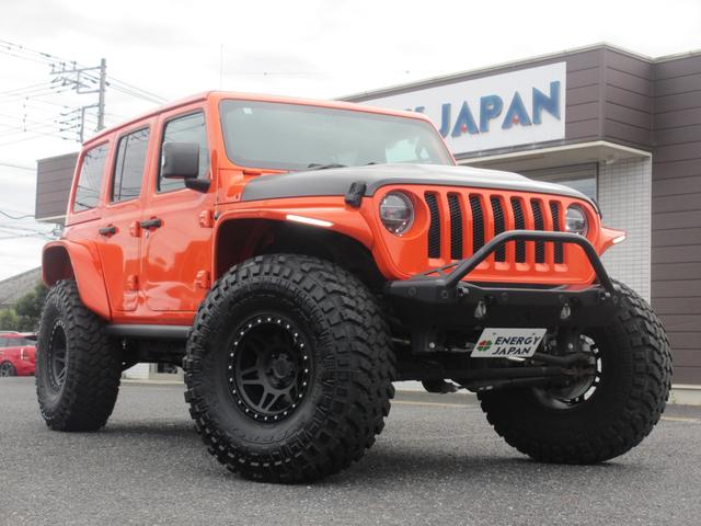 ジープ・ラングラーアンリミテッド サハラ ローンチエディション ロッククローラーRRDリフトUP/METHOD17AW/NITTO40インチタイヤ/Flowmasterマフラー/純正ソナー対応ポイズン前後バンパー/ロックレール/オバフェン/ドラレコ/黒革/ラテラル(4枚目)