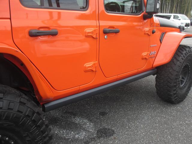 ジープ・ラングラーアンリミテッド サハラ ローンチエディション ロッククローラーRRDリフトUP/METHOD17AW/NITTO40インチタイヤ/Flowmasterマフラー/純正ソナー対応ポイズン前後バンパー/ロックレール/オバフェン/ドラレコ/黒革/ラテラル(15枚目)