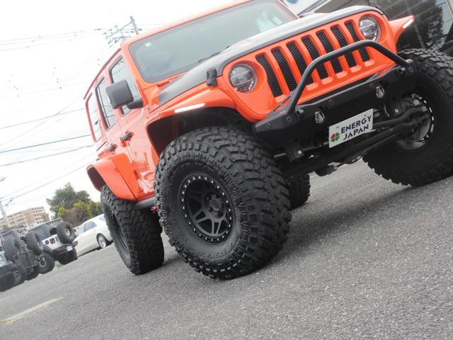 ジープ・ラングラーアンリミテッド サハラ ローンチエディション ロッククローラーRRDリフトUP/METHOD17AW/NITTO40インチタイヤ/Flowmasterマフラー/純正ソナー対応ポイズン前後バンパー/ロックレール/オバフェン/ドラレコ/黒革/ラテラル(27枚目)
