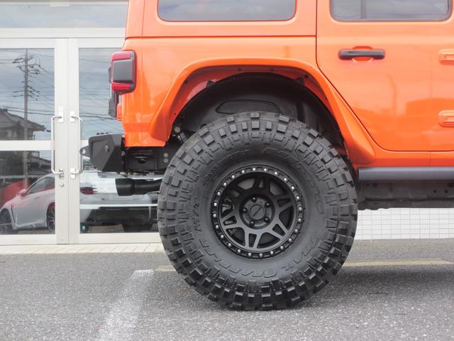ジープ・ラングラーアンリミテッド サハラ ローンチエディション ロッククローラーRRDリフトUP/METHOD17AW/NITTO40インチタイヤ/Flowmasterマフラー/純正ソナー対応ポイズン前後バンパー/ロックレール/オバフェン/ドラレコ/黒革/ラテラル(35枚目)