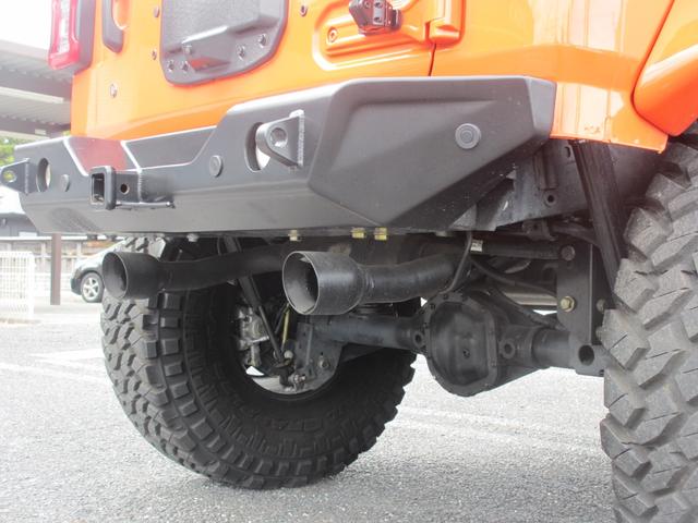 ジープ・ラングラーアンリミテッド サハラ ローンチエディション ロッククローラーRRDリフトUP/METHOD17AW/NITTO40インチタイヤ/Flowmasterマフラー/純正ソナー対応ポイズン前後バンパー/ロックレール/オバフェン/ドラレコ/黒革/ラテラル(40枚目)