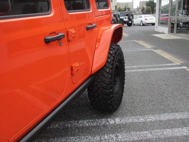 ジープ・ラングラーアンリミテッド サハラ ローンチエディション ロッククローラーRRDリフトUP/METHOD17AW/NITTO40インチタイヤ/Flowmasterマフラー/純正ソナー対応ポイズン前後バンパー/ロックレール/オバフェン/ドラレコ/黒革/ラテラル(47枚目)
