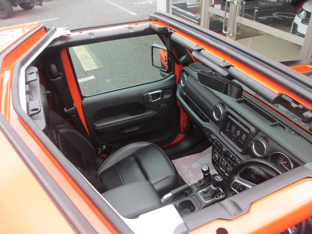 ジープ・ラングラーアンリミテッド サハラ ローンチエディション ロッククローラーRRDリフトUP/METHOD17AW/NITTO40インチタイヤ/Flowmasterマフラー/純正ソナー対応ポイズン前後バンパー/ロックレール/オバフェン/ドラレコ/黒革/ラテラル(49枚目)