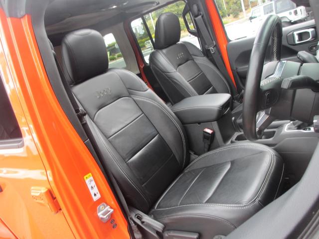 ジープ・ラングラーアンリミテッド サハラ ローンチエディション ロッククローラーRRDリフトUP/METHOD17AW/NITTO40インチタイヤ/Flowmasterマフラー/純正ソナー対応ポイズン前後バンパー/ロックレール/オバフェン/ドラレコ/黒革/ラテラル(56枚目)