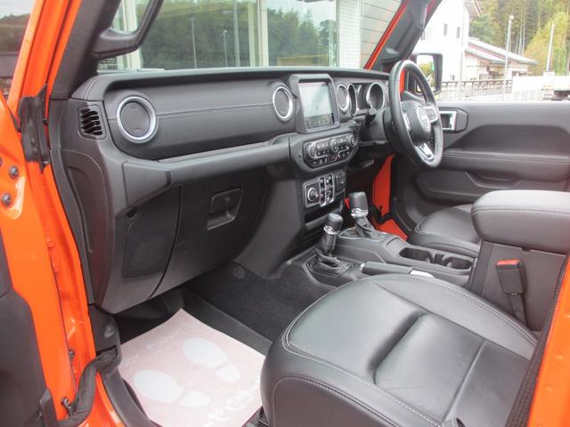 ジープ・ラングラーアンリミテッド サハラ ローンチエディション ロッククローラーRRDリフトUP/METHOD17AW/NITTO40インチタイヤ/Flowmasterマフラー/純正ソナー対応ポイズン前後バンパー/ロックレール/オバフェン/ドラレコ/黒革/ラテラル(58枚目)