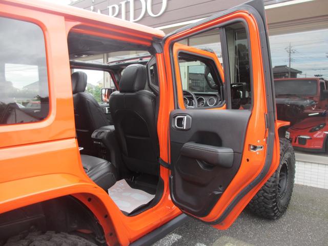 ジープ・ラングラーアンリミテッド サハラ ローンチエディション ロッククローラーRRDリフトUP/METHOD17AW/NITTO40インチタイヤ/Flowmasterマフラー/純正ソナー対応ポイズン前後バンパー/ロックレール/オバフェン/ドラレコ/黒革/ラテラル(65枚目)