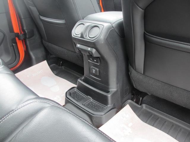 ジープ・ラングラーアンリミテッド サハラ ローンチエディション ロッククローラーRRDリフトUP/METHOD17AW/NITTO40インチタイヤ/Flowmasterマフラー/純正ソナー対応ポイズン前後バンパー/ロックレール/オバフェン/ドラレコ/黒革/ラテラル(67枚目)