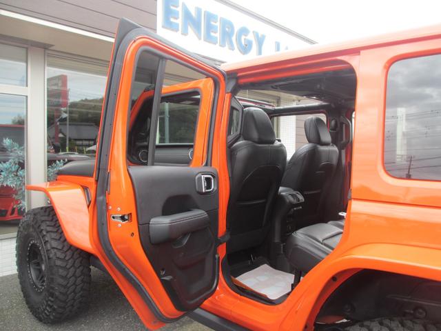 ジープ・ラングラーアンリミテッド サハラ ローンチエディション ロッククローラーRRDリフトUP/METHOD17AW/NITTO40インチタイヤ/Flowmasterマフラー/純正ソナー対応ポイズン前後バンパー/ロックレール/オバフェン/ドラレコ/黒革/ラテラル(69枚目)