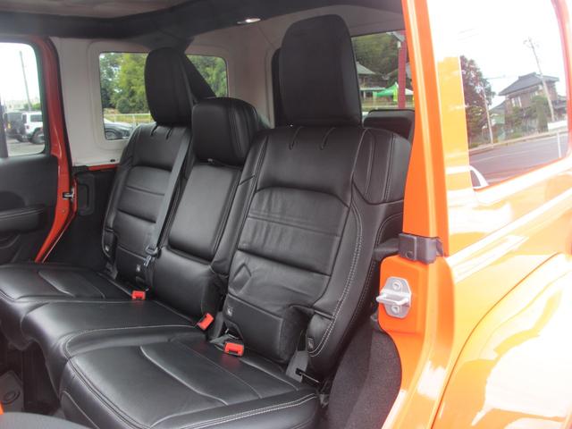 ジープ・ラングラーアンリミテッド サハラ ローンチエディション ロッククローラーRRDリフトUP/METHOD17AW/NITTO40インチタイヤ/Flowmasterマフラー/純正ソナー対応ポイズン前後バンパー/ロックレール/オバフェン/ドラレコ/黒革/ラテラル(71枚目)