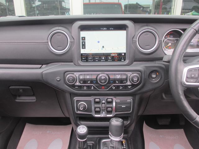 ジープ・ラングラーアンリミテッド サハラ ローンチエディション ロッククローラーRRDリフトUP/METHOD17AW/NITTO40インチタイヤ/Flowmasterマフラー/純正ソナー対応ポイズン前後バンパー/ロックレール/オバフェン/ドラレコ/黒革/ラテラル(75枚目)