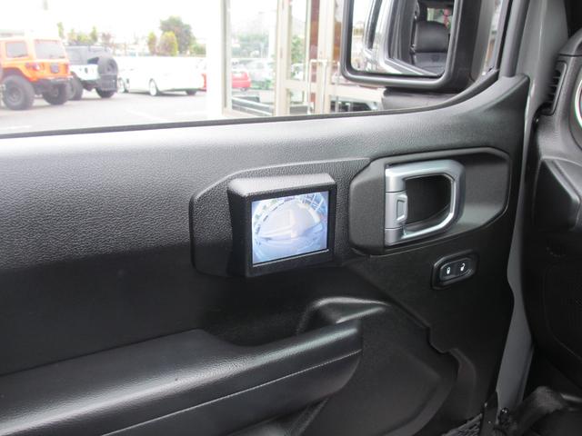 ジープ・ラングラーアンリミテッド ウィリス ラフカントリーリフトUP/JAOSマフラー/2024年製オープンカントリー35タイヤ/黒革シートカバー/前後バンパー/ロックレール/カスタムフードカバー+ラッチ+ドアバイザー/社外テール/背面キット(21枚目)