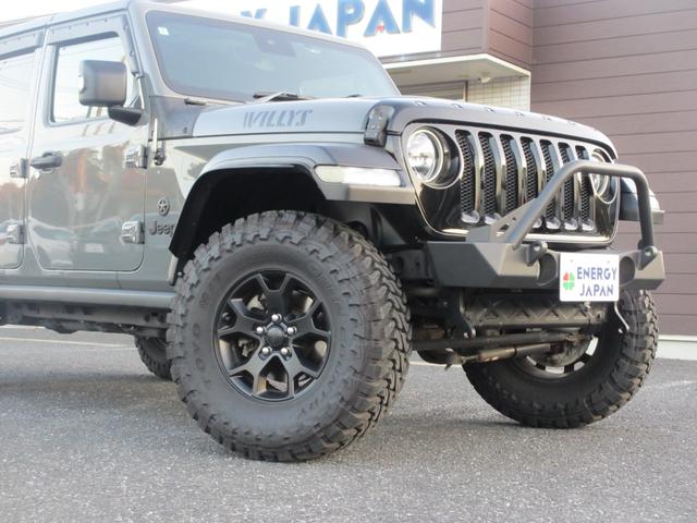 ジープ・ラングラーアンリミテッド ウィリス ラフカントリーリフトUP/JAOSマフラー/2024年製オープンカントリー35タイヤ/黒革シートカバー/前後バンパー/ロックレール/カスタムフードカバー+ラッチ+ドアバイザー/社外テール/背面キット(33枚目)