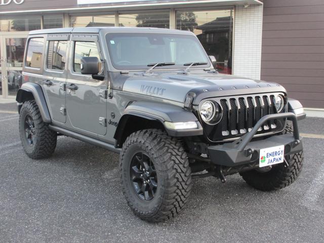 ジープ・ラングラーアンリミテッド ウィリス ラフカントリーリフトUP/JAOSマフラー/2024年製オープンカントリー35タイヤ/黒革シートカバー/前後バンパー/ロックレール/カスタムフードカバー+ラッチ+ドアバイザー/社外テール/背面キット(36枚目)