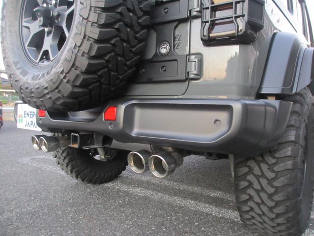 ジープ・ラングラーアンリミテッド ウィリス ラフカントリーリフトUP/JAOSマフラー/2024年製オープンカントリー35タイヤ/黒革シートカバー/前後バンパー/ロックレール/カスタムフードカバー+ラッチ+ドアバイザー/社外テール/背面キット(46枚目)
