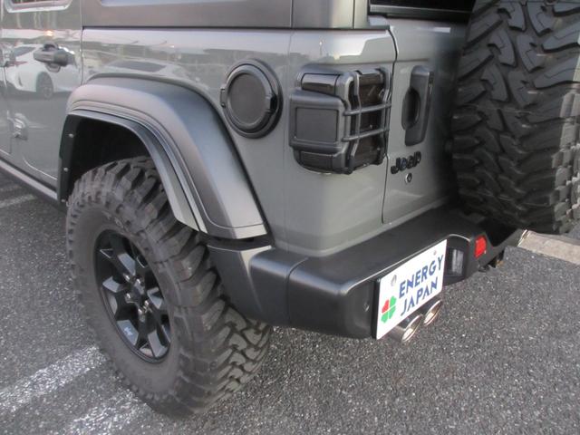 ジープ・ラングラーアンリミテッド ウィリス ラフカントリーリフトUP/JAOSマフラー/2024年製オープンカントリー35タイヤ/黒革シートカバー/前後バンパー/ロックレール/カスタムフードカバー+ラッチ+ドアバイザー/社外テール/背面キット(48枚目)
