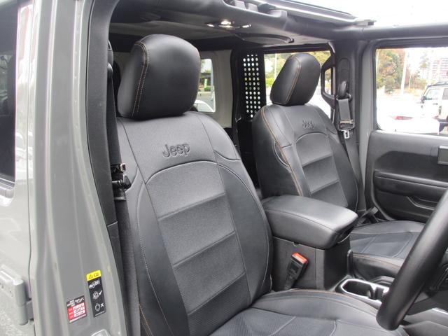 ジープ・ラングラーアンリミテッド ウィリス ラフカントリーリフトUP/JAOSマフラー/2024年製オープンカントリー35タイヤ/黒革シートカバー/前後バンパー/ロックレール/カスタムフードカバー+ラッチ+ドアバイザー/社外テール/背面キット(58枚目)