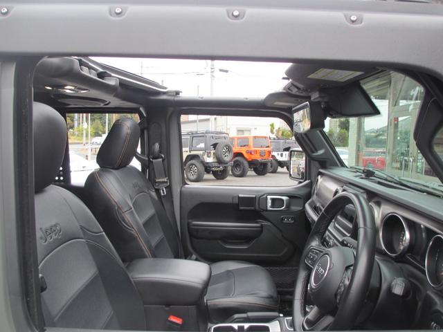 ジープ・ラングラーアンリミテッド ウィリス ラフカントリーリフトUP/JAOSマフラー/2024年製オープンカントリー35タイヤ/黒革シートカバー/前後バンパー/ロックレール/カスタムフードカバー+ラッチ+ドアバイザー/社外テール/背面キット(59枚目)