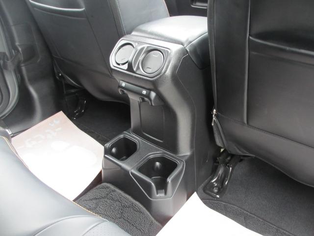 ジープ・ラングラーアンリミテッド ウィリス ラフカントリーリフトUP/JAOSマフラー/2024年製オープンカントリー35タイヤ/黒革シートカバー/前後バンパー/ロックレール/カスタムフードカバー+ラッチ+ドアバイザー/社外テール/背面キット(69枚目)