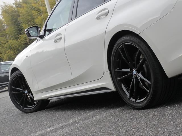 ３シリーズ ３２０ｄ　ｘＤｒｉｖｅ　Ｍスポーツ　Ｍパフォーマンス＋社外エアロ／ｈａｒｍａｎｋａｒｄｏｎ／ＨＵＤ／黒革／ＢＭＷグロスブラック１９ＡＷ／Ｍ３４０用ブルーブレーキキャリパー／Ｍパフォーマンスステアリング／ブラックルーフ／ブラックキドニー（9枚目）