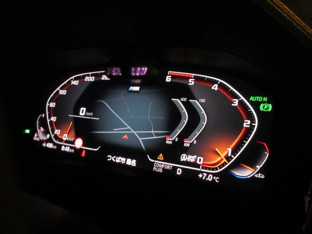 ３シリーズ ３２０ｄ　ｘＤｒｉｖｅ　Ｍスポーツ　Ｍパフォーマンス＋社外エアロ／ｈａｒｍａｎｋａｒｄｏｎ／ＨＵＤ／黒革／ＢＭＷグロスブラック１９ＡＷ／Ｍ３４０用ブルーブレーキキャリパー／Ｍパフォーマンスステアリング／ブラックルーフ／ブラックキドニー（16枚目）