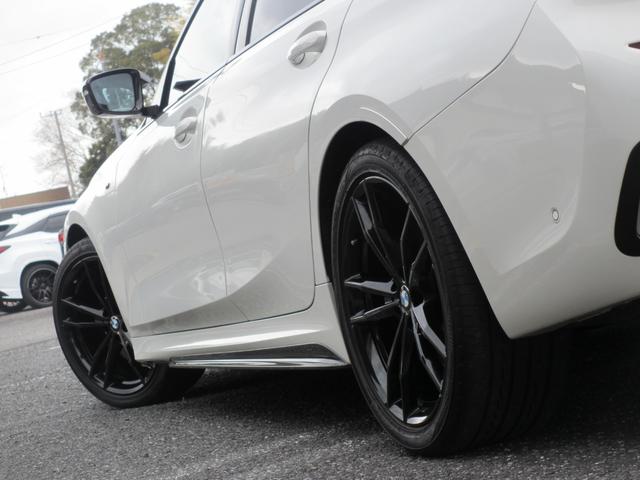 ３シリーズ ３２０ｄ　ｘＤｒｉｖｅ　Ｍスポーツ　Ｍパフォーマンス＋社外エアロ／ｈａｒｍａｎｋａｒｄｏｎ／ＨＵＤ／黒革／ＢＭＷグロスブラック１９ＡＷ／Ｍ３４０用ブルーブレーキキャリパー／Ｍパフォーマンスステアリング／ブラックルーフ／ブラックキドニー（33枚目）