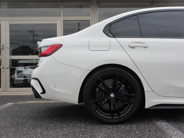 ３シリーズ ３２０ｄ　ｘＤｒｉｖｅ　Ｍスポーツ　Ｍパフォーマンス＋社外エアロ／ｈａｒｍａｎｋａｒｄｏｎ／ＨＵＤ／黒革／ＢＭＷグロスブラック１９ＡＷ／Ｍ３４０用ブルーブレーキキャリパー／Ｍパフォーマンスステアリング／ブラックルーフ／ブラックキドニー（44枚目）